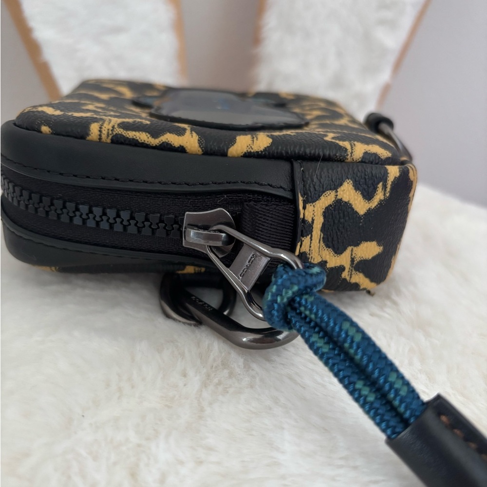 COACH x DISNEY collab Dumbo belt bag zipper pouch - Picture 3 of 4